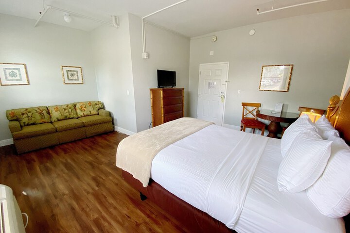 Crystal Bay Historic Hotel