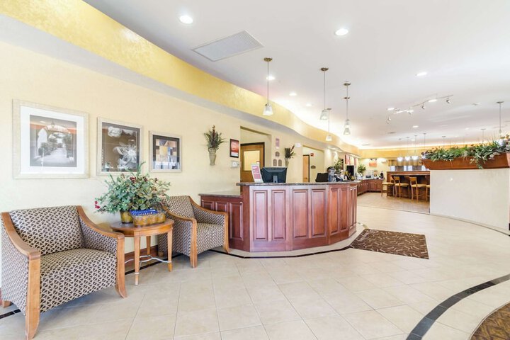 Comfort Suites Salina South
