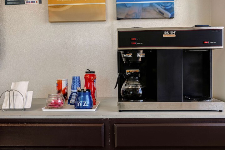Breakfast/Coffee Service 28 of 30