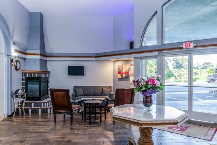 Clarion Hotel by Humboldt Bay