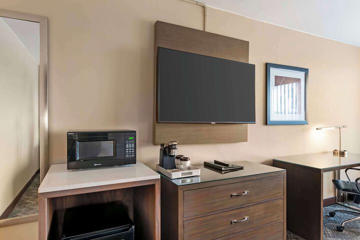 Best Western Plus Kansas City Sports Complex Hotel