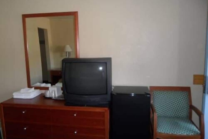 Room 11 of 34