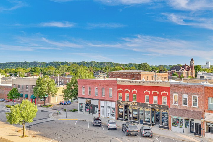 1 Block to Lake City Marina: Condo w / Rooftop Deck