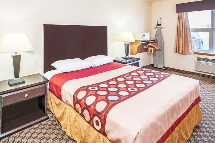 Room 12 of 18