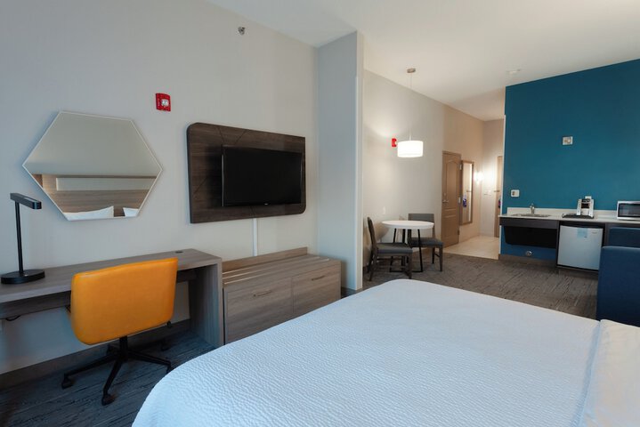 Holiday Inn Express & Suites Logan by IHG