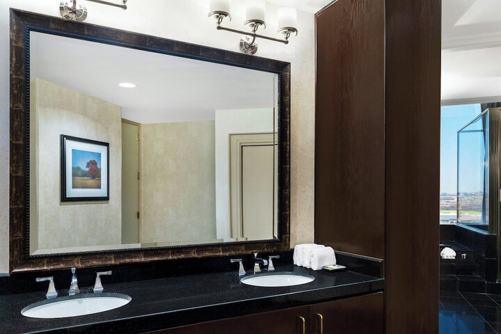 Renaissance Dallas North Hotel