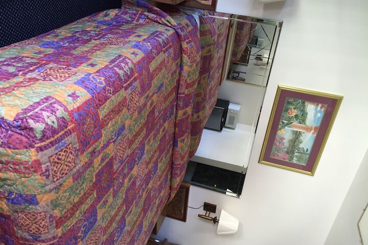 Room 5 of 11