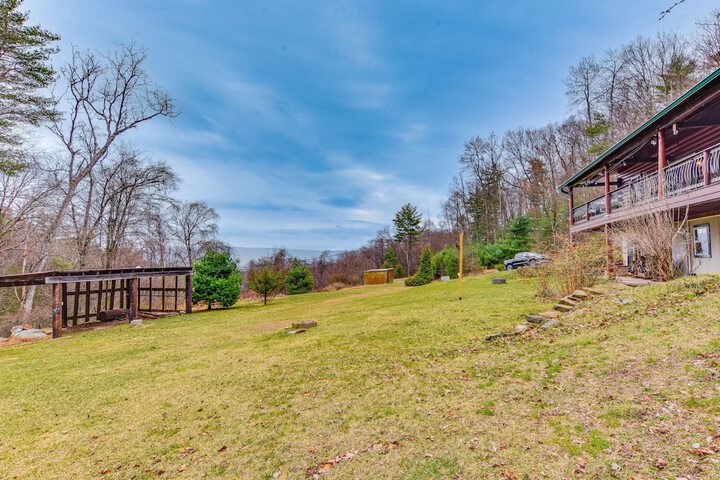Lock Haven Cabin w / Wood Stove & Mountain View!