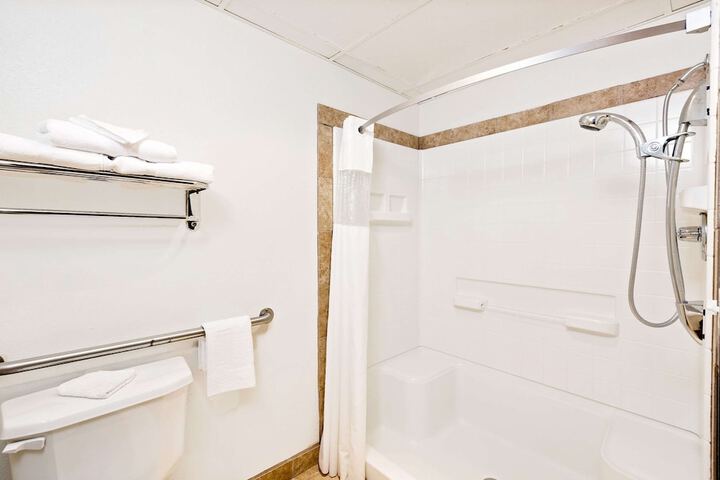 Room 6 of 13