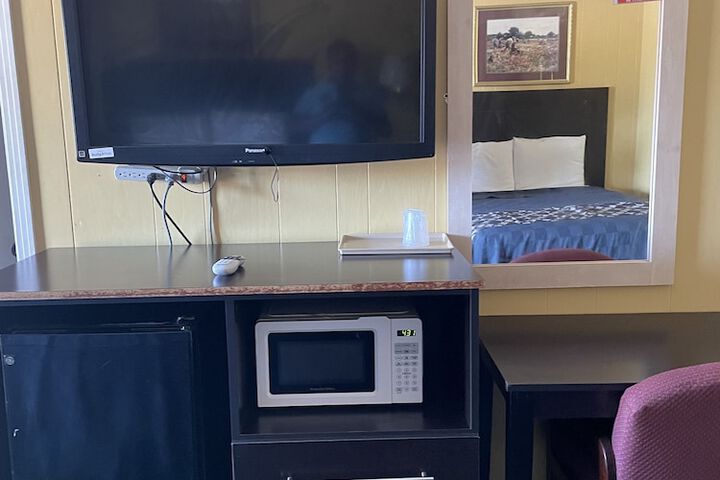 Room 14 of 15