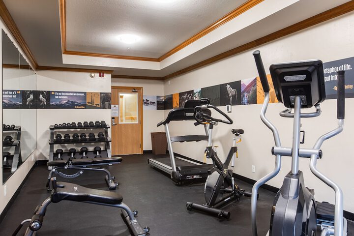 Gray Wolf Inn & Suites