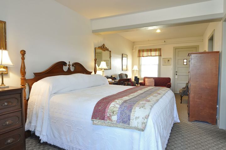 Room 32 of 76