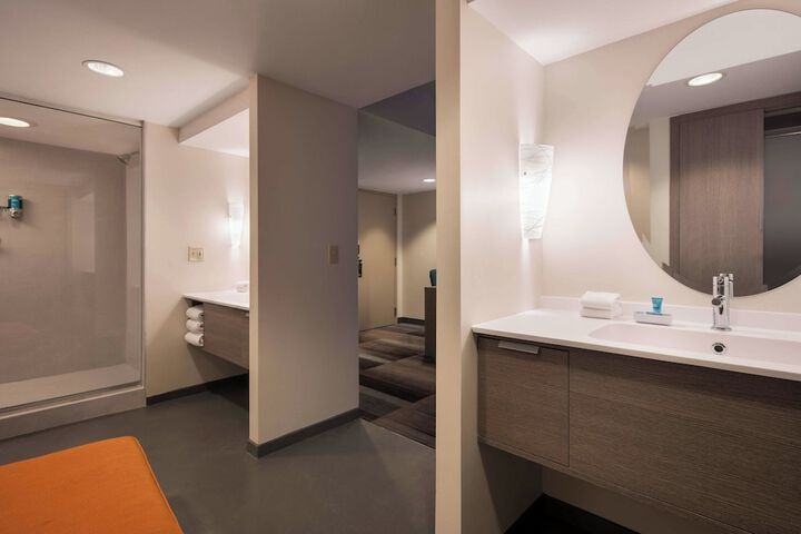 Room 13 of 36