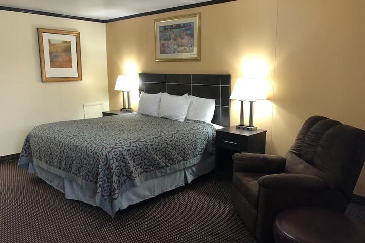 Room 14 of 16