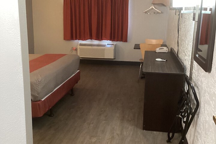Room 16 of 35
