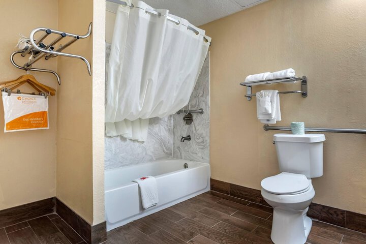 Econo Lodge Oxford near Choccolocco Park