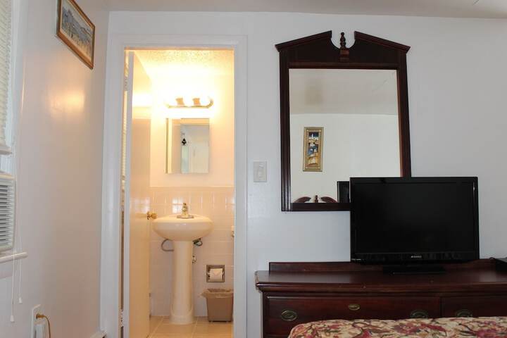Room 25 of 38