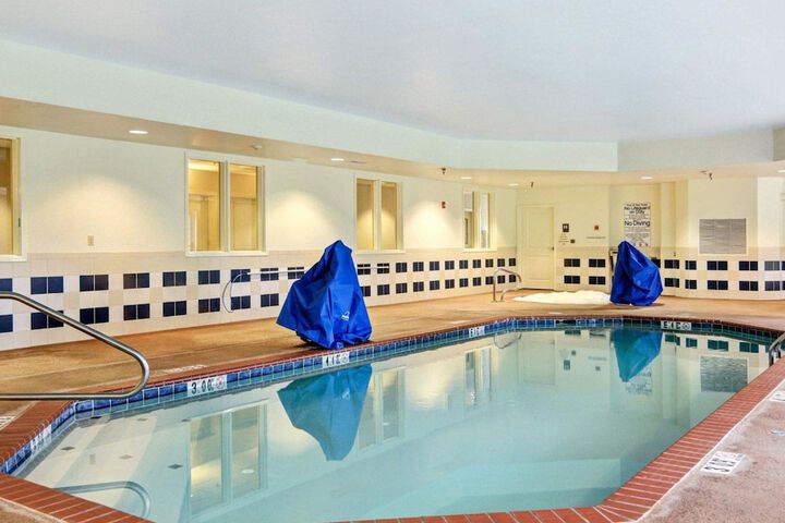Comfort Suites near Hot Springs Park