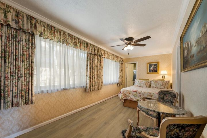 Room 15 of 34
