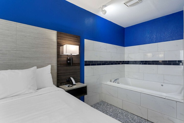Room 26 of 34