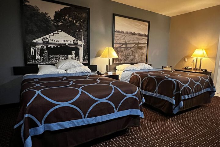 Super 8 by Wyndham Center