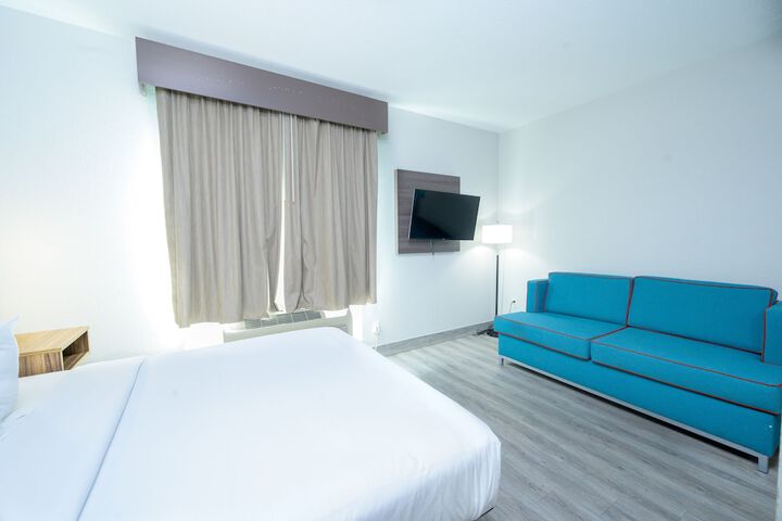 Room 50 of 76