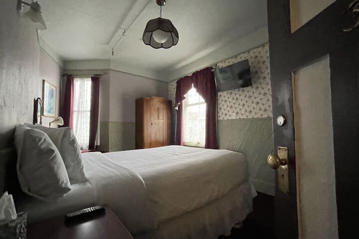 Room 62 of 92