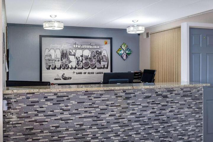 Super 8 by Wyndham Owatonna