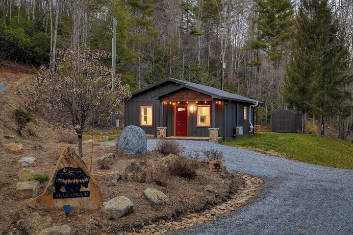 Bears Place by Avantstay Cozy Mountain Cabin in Brevard + Firepit