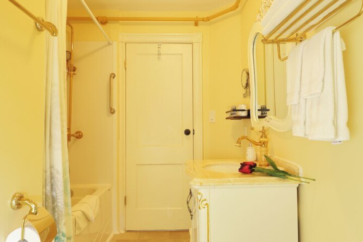 Room 183 of 252