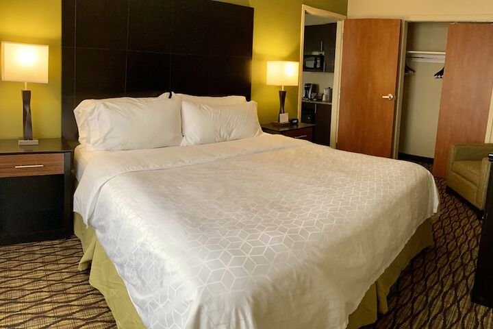 Room 43 of 69