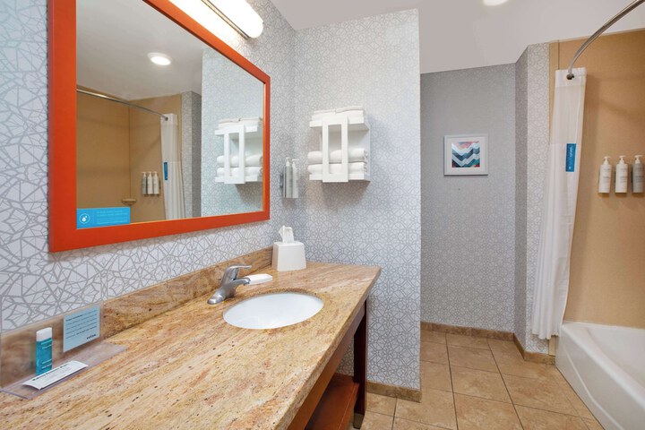 Hampton Inn Clinton IA