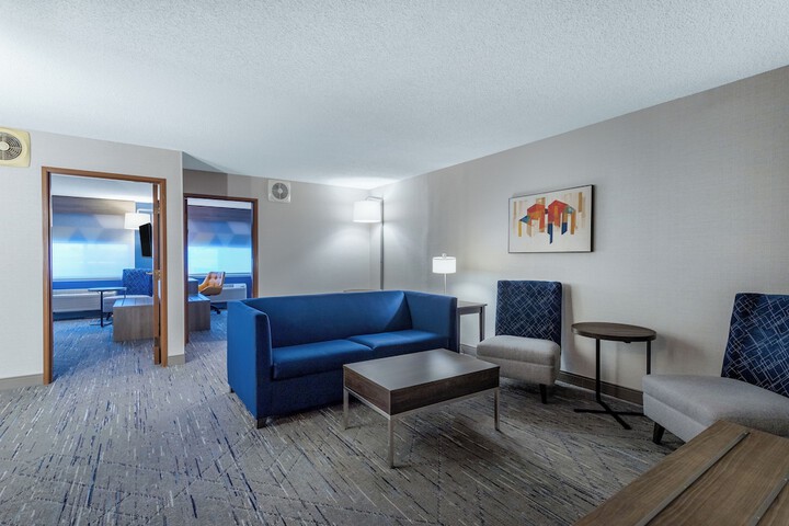 Holiday Inn Express & Suites Vadnais Heights by IHG