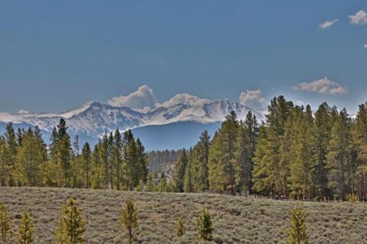 Mountain Peak 3.5 Bathrooms Home