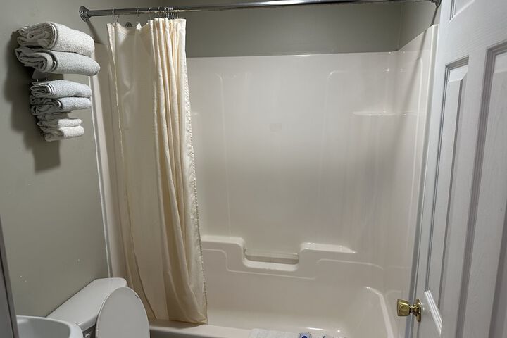 Room 5 of 6