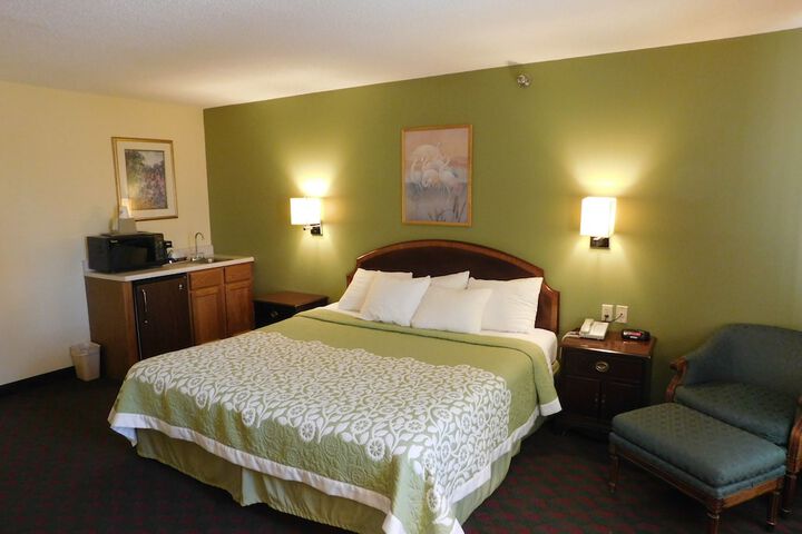 Room 27 of 40