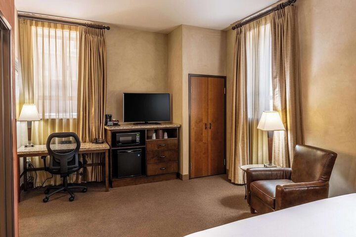 Room 32 of 110