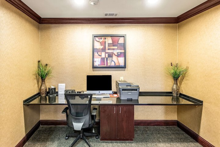 Business Center 31 of 34
