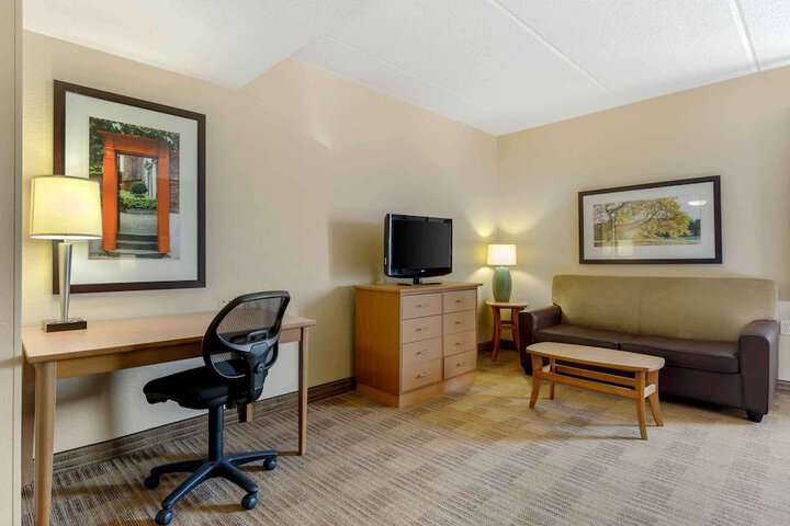 Room 8 of 32