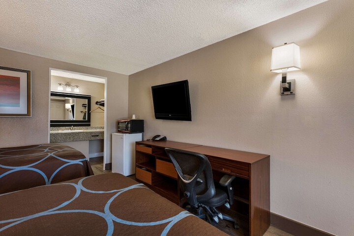 Room 17 of 34