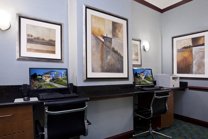 Holiday Inn Express & Suites Allentown West by IHG