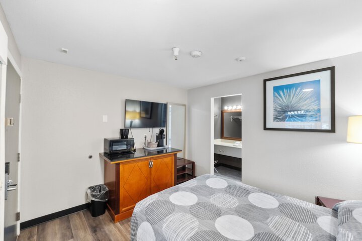 Room 30 of 43