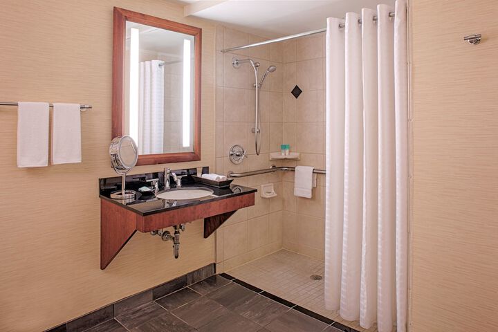 Room 40 of 61