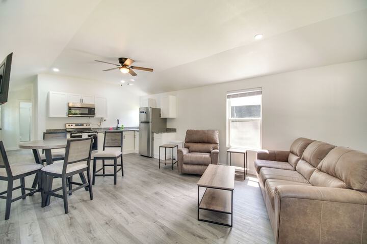 Walk to Lake: Cozy Grove Cabin w / Fire Pit