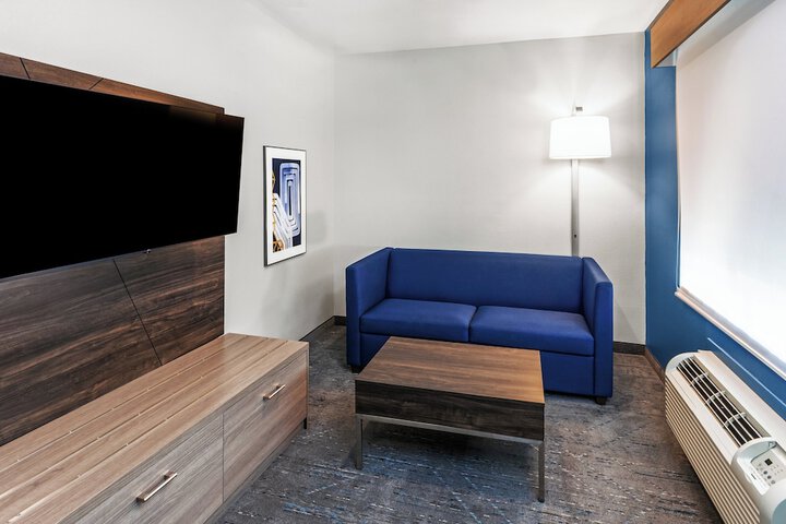Room 34 of 67