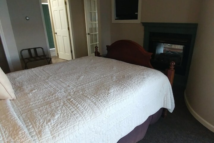 Room 111 of 128