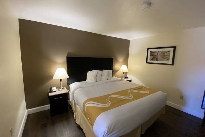 Room 8 of 28