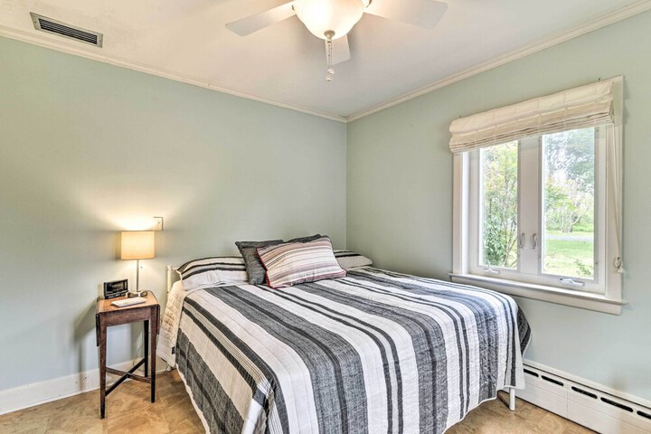 Bayfront Retreat w / Game Room + Outdoor Pool!