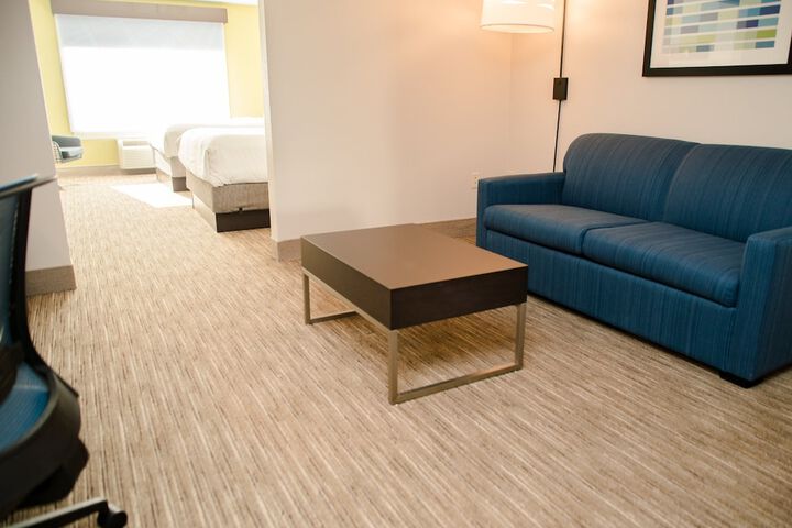 Room 11 of 30