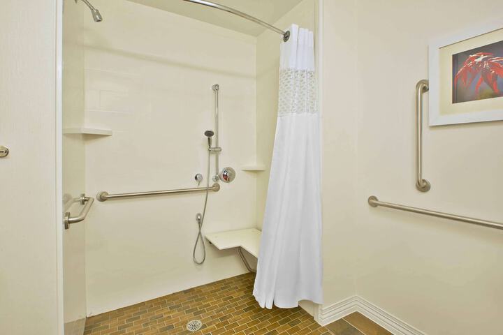 Room 12 of 40